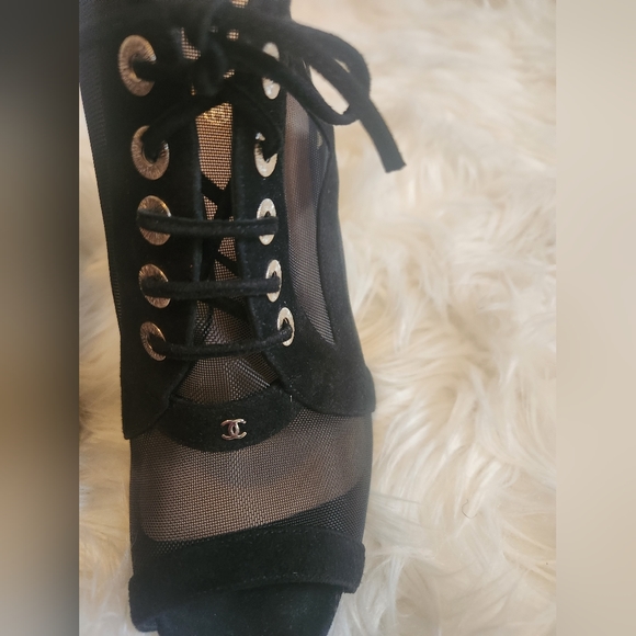 Chanel Heels Black and Silver! - Picture 2 of 8